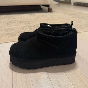 Women’s size 6 retro bearpaw booties in black